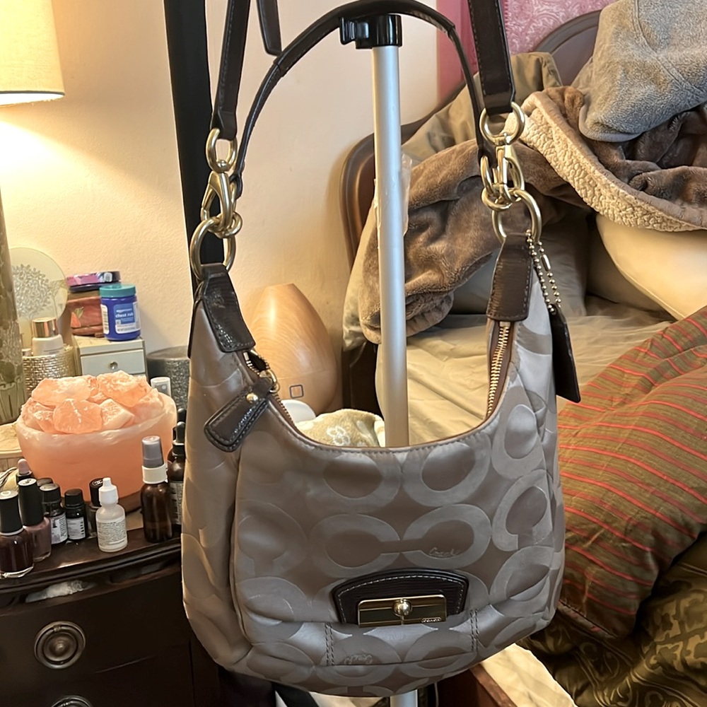 SALE!! DEAL!! Coach Logo Golden Taupe Y2K Hobo Bag w/ Gold Hardware & 2 Straps - Picture 3 of 8
